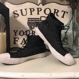 Unisex or Men’s Converse Chuck Taylor Hi-Top